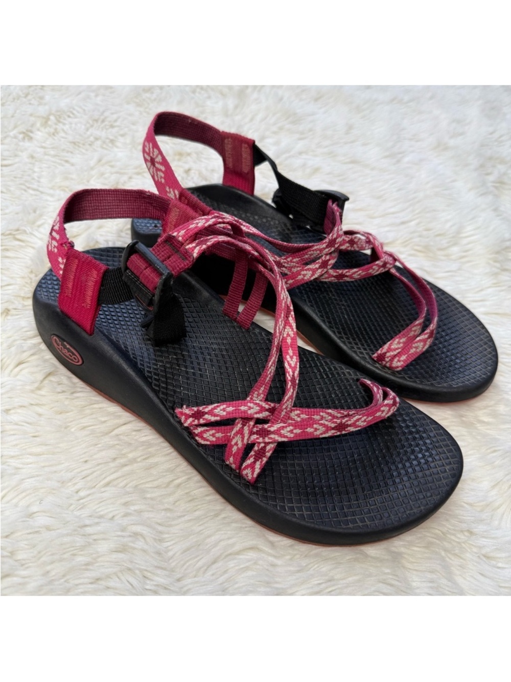 Chaco Womens ZCloud Sandals Pink Flowers Size 9 ZX1 Ecotread Hiking Outdoor